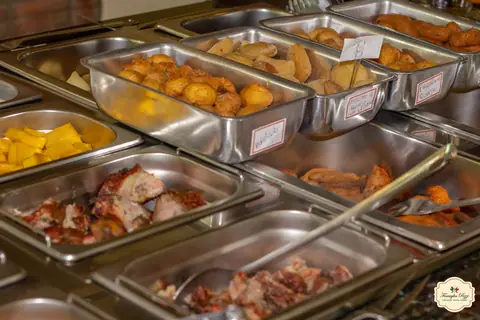 Buffet de salgados quentes da Famiglia Pezzi em Caxias do Sul