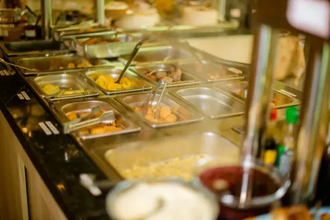 Buffet de salgados quentes da Famiglia Pezzi em Caxias do Sul