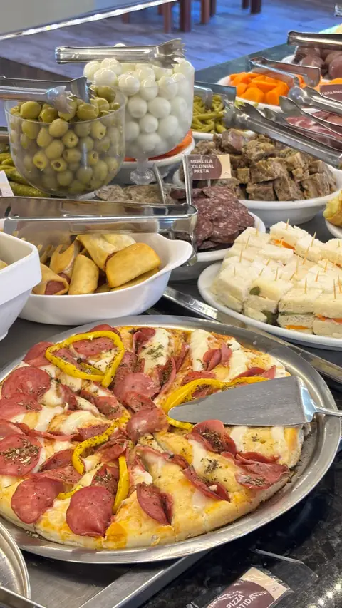 Buffet, pães e assados da Famiglia Pezzi em Caxias do Sul