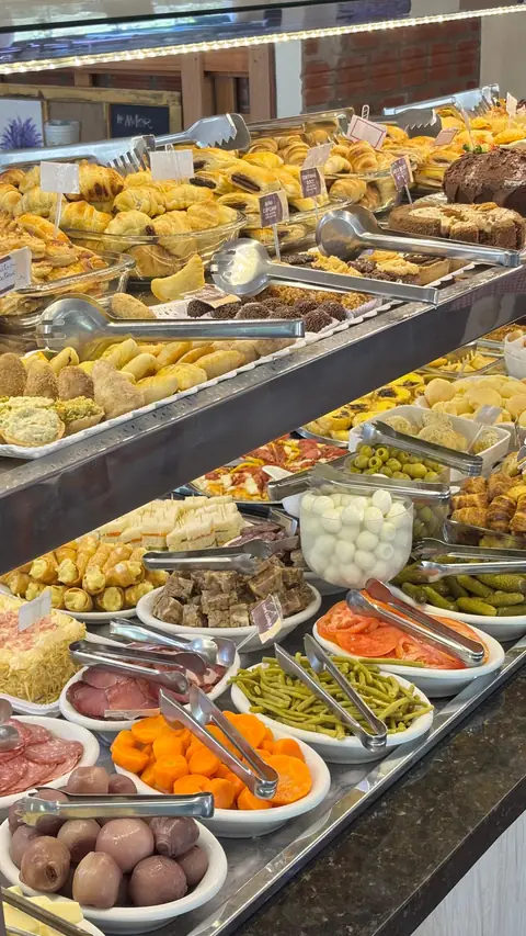 Buffet, pães e assados da Famiglia Pezzi em Caxias do Sul