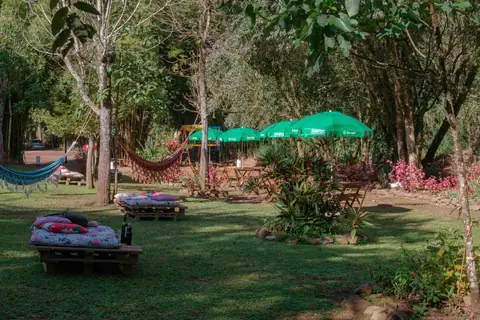 Jardim e área externa da Famiglia Pezzi em Caxias do Sul