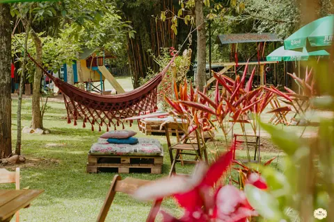 Jardim e área externa da Famiglia Pezzi em Caxias do Sul