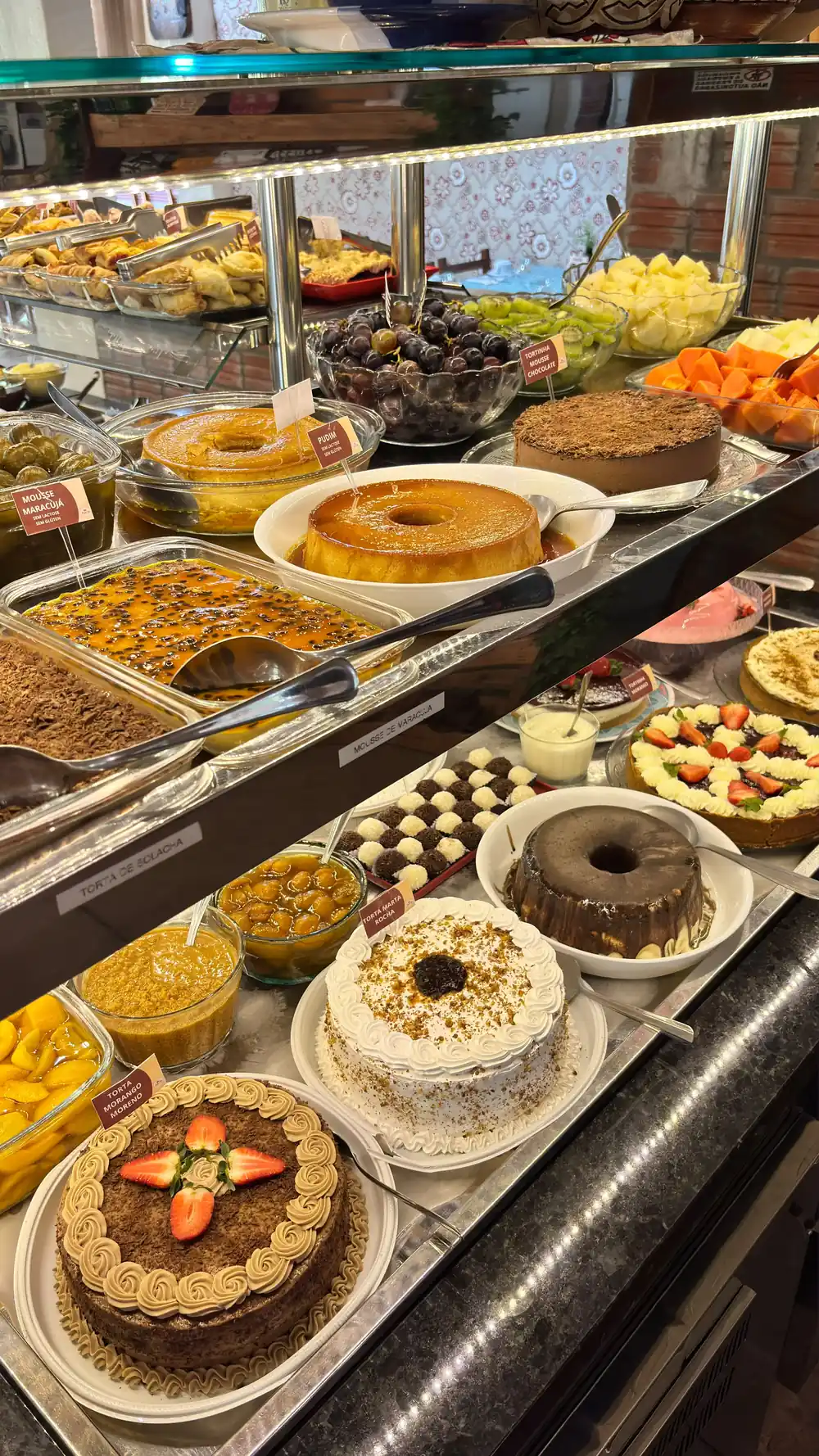 Buffet de doces, tortas e frutas da Famiglia Pezzi em Caxias do Sul